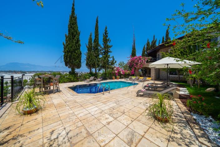 Image No.6-4 Bed Villa / Detached for sale