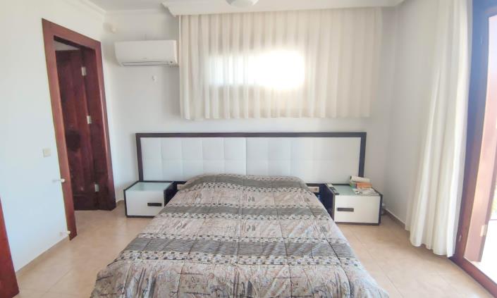 Image No.13-4 Bed Villa / Detached for sale