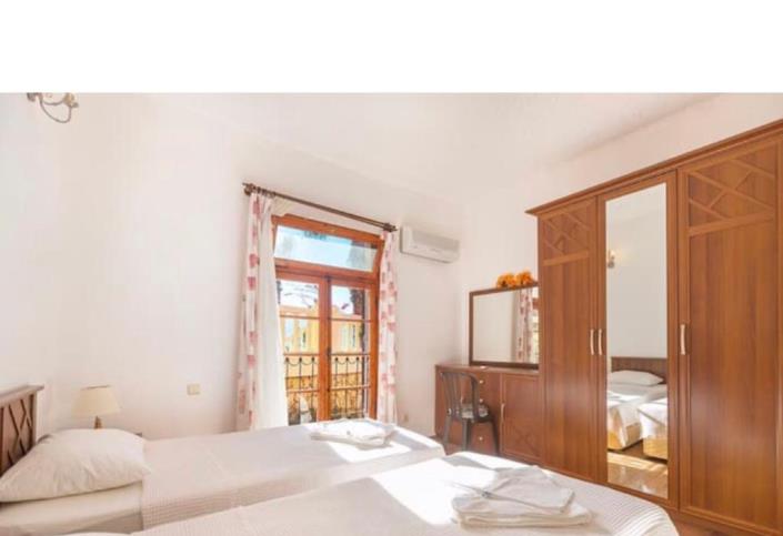 Image No.28-2 Bed Semi-Detached for sale