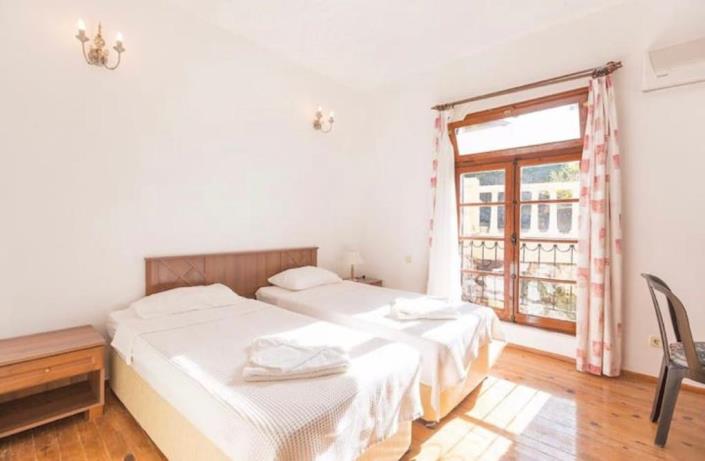 Image No.13-2 Bed Semi-Detached for sale