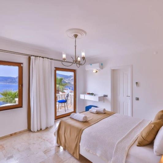 Image No.11-5 Bed Villa / Detached for sale