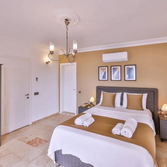 Image No.15-5 Bed Villa / Detached for sale