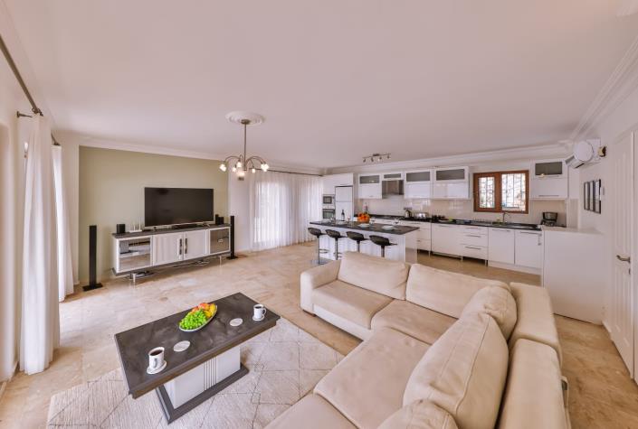 Image No.49-5 Bed Villa / Detached for sale