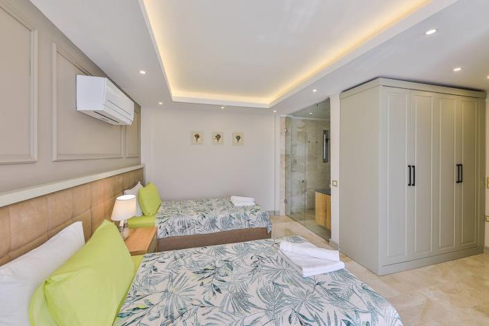 Image No.31-5 Bed Village House for sale