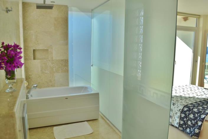 Image No.10-4 Bed Villa / Detached for sale