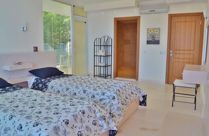 Image No.21-4 Bed Villa / Detached for sale