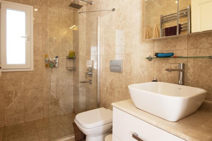 Image No.8-3 Bed Country House for sale