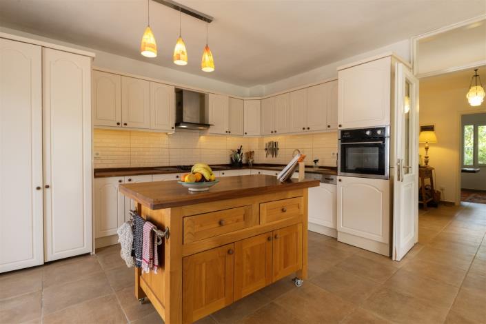 Image No.20-3 Bed Country House for sale