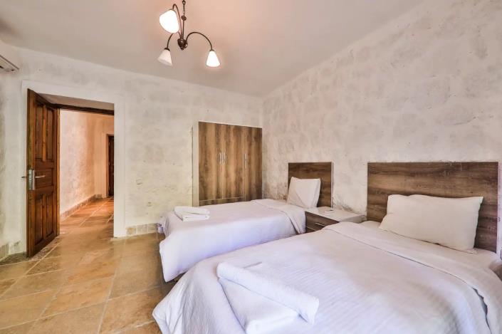 Image No.6-2 Bed Country Property for sale