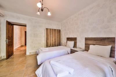 7d706325-4c36-430f-81ee-b43c2c049642