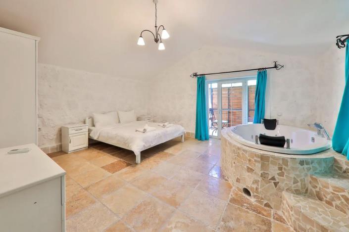 Image No.16-2 Bed Country Property for sale