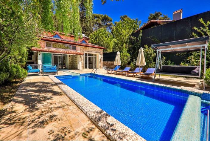 Image No.19-2 Bed Country Property for sale