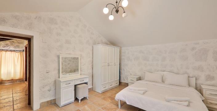 Image No.39-2 Bed Country Property for sale