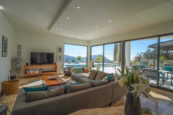 Image No.8-5 Bed Villa / Detached for sale