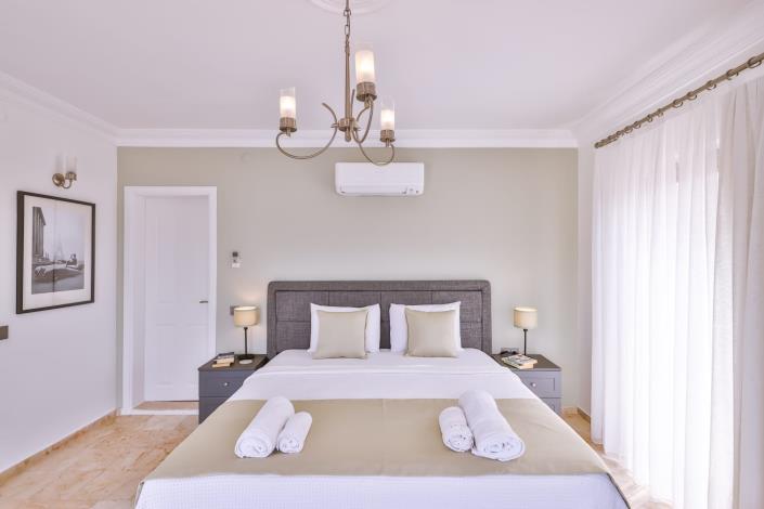 Image No.9-5 Bed Villa / Detached for sale