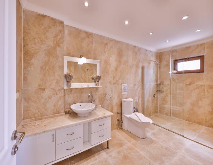 Image No.24-5 Bed Villa / Detached for sale