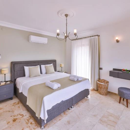 Image No.26-5 Bed Villa / Detached for sale