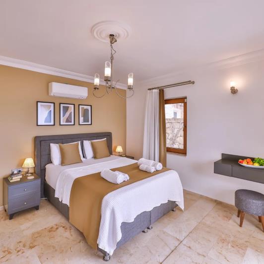 Image No.28-5 Bed Villa / Detached for sale