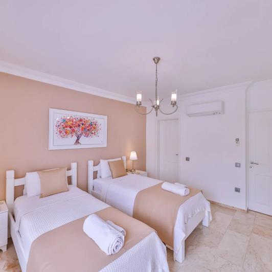 Image No.34-5 Bed Villa / Detached for sale