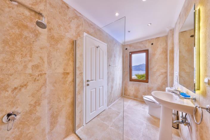 Image No.38-5 Bed Villa / Detached for sale