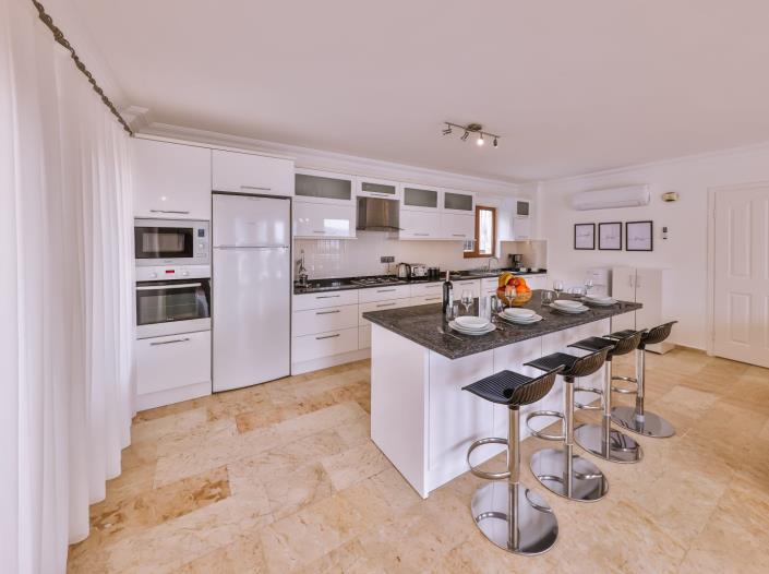 Image No.42-5 Bed Villa / Detached for sale