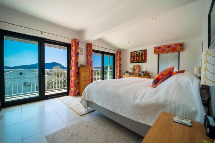 Image No.12-4 Bed Villa / Detached for sale