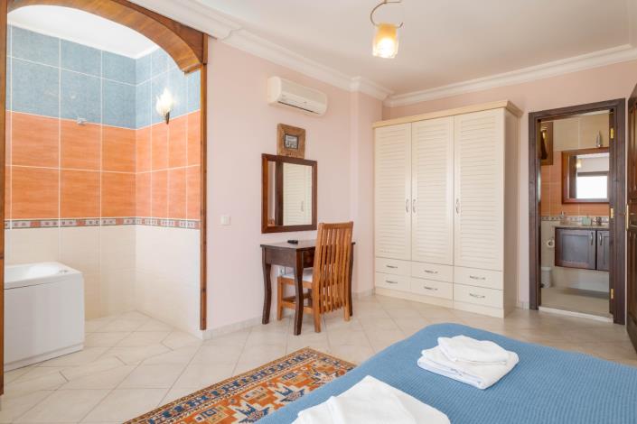 Image No.33-2 Bed Villa / Detached for sale