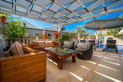 Daytime-Terrace-and-Pool