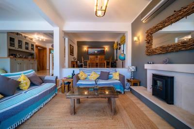 lounge-and-Dining-Area