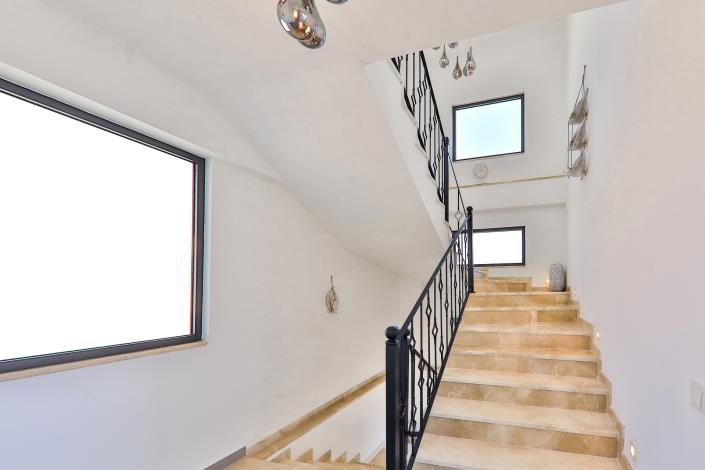 Image No.18-4 Bed Villa / Detached for sale