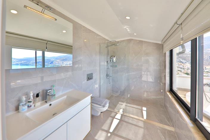 Image No.24-4 Bed Villa / Detached for sale