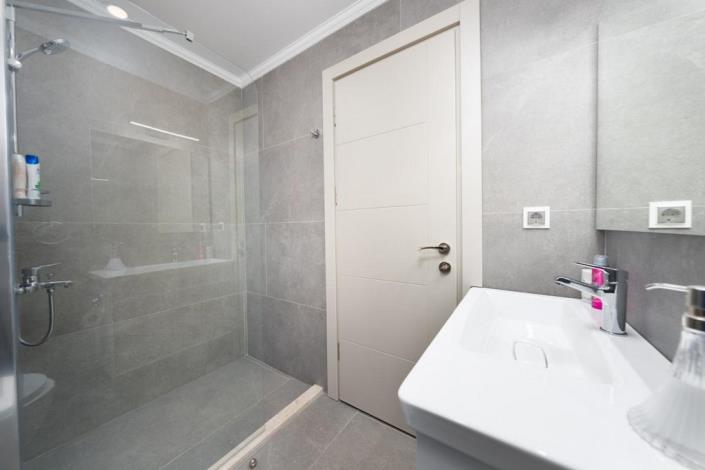 Image No.35-3 Bed Semi-Detached for sale
