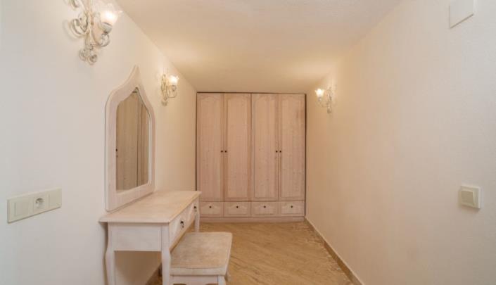 Image No.15-4 Bed Villa / Detached for sale