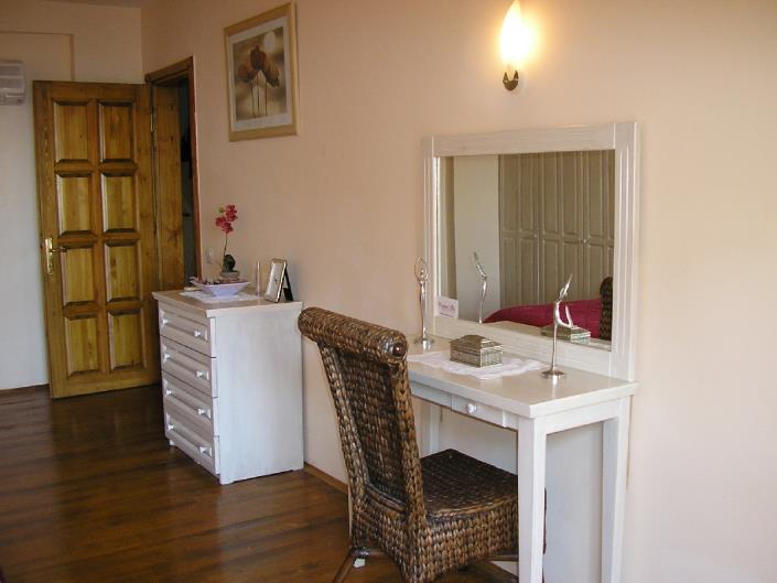 Image No.35-3 Bed Semi-Detached for sale