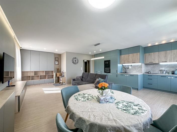 Image No.1-6 Bed Property for sale