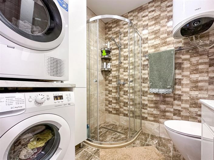 Image No.6-6 Bed Property for sale