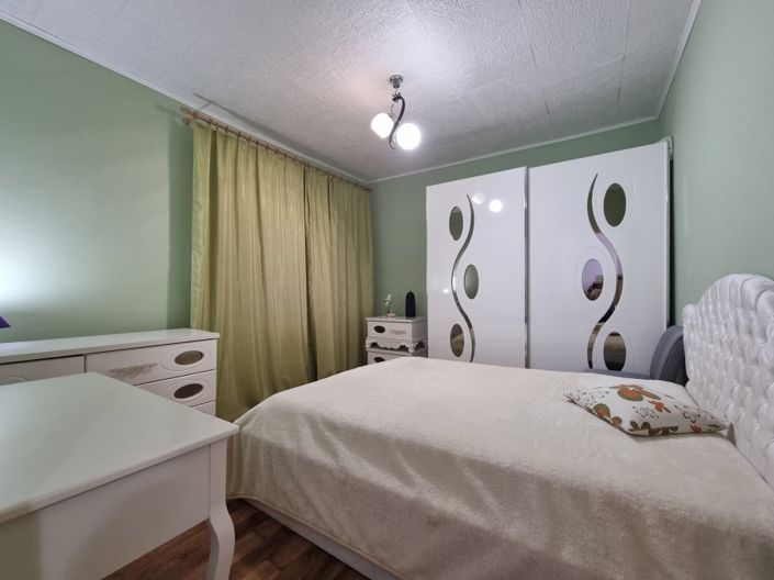 Image No.2-2 Bed Property for sale