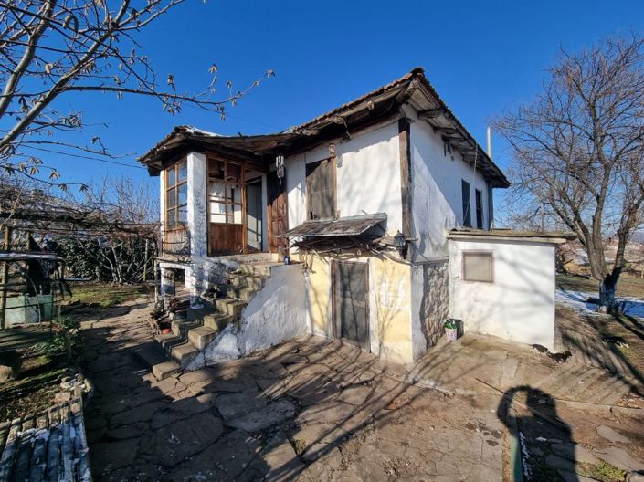Image No.1-4 Bed Property for sale