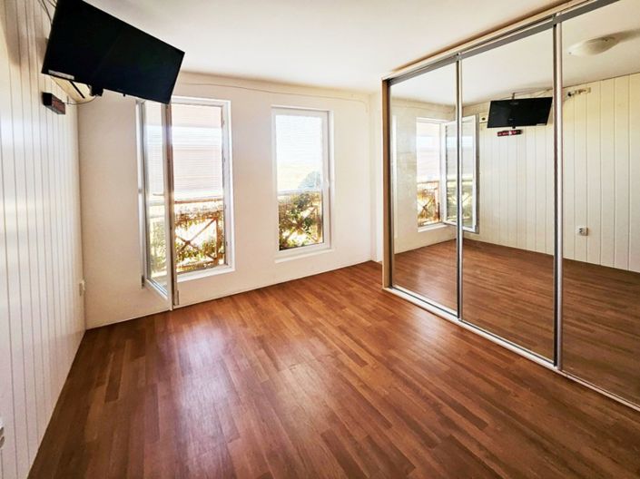 Image No.1-1 Bed Property for sale