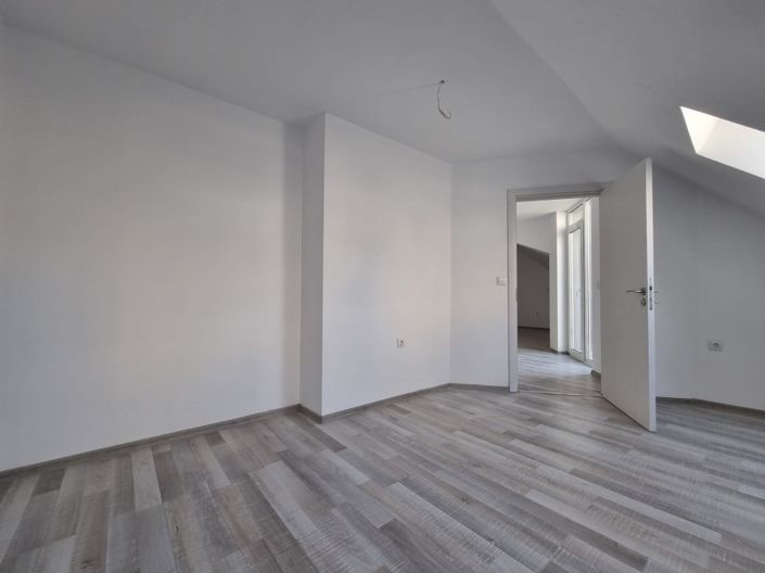 Image No.7-1 Bed Property for sale