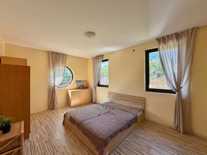 Image No.2-Propriété de 3 chambres à vendre à Burgas