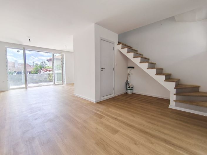 Image No.2-Propriété de 3 chambres à vendre à Burgas