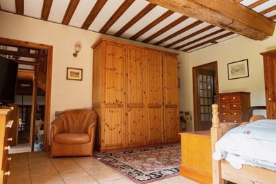 la-grange-bedroom-1-on-ground-floor-2
