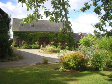 suzanneinfrance-001536-la-grange-front-view
