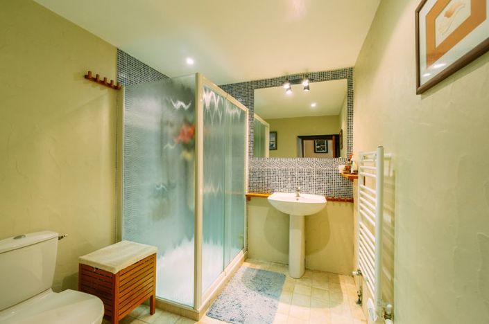 Image No.14-5 Bed Property for sale