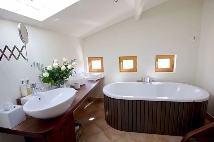 Image No.9-7 Bed House for sale