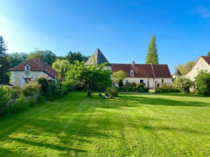 Image No.8-12 Bed House for sale