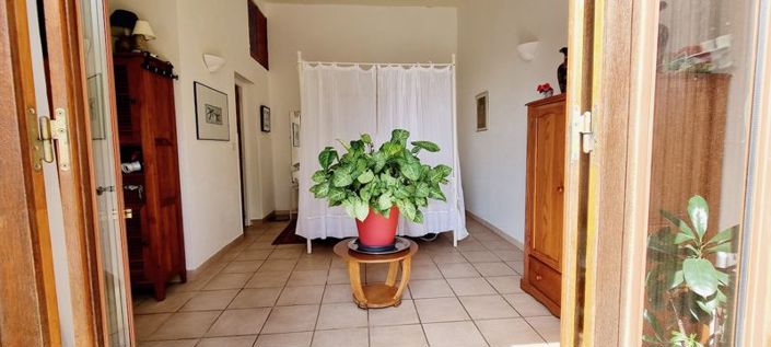 Image No.28-7 Bed House for sale