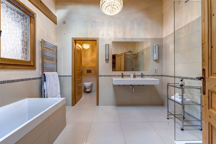 Image No.12-5 Bed Chalet for sale