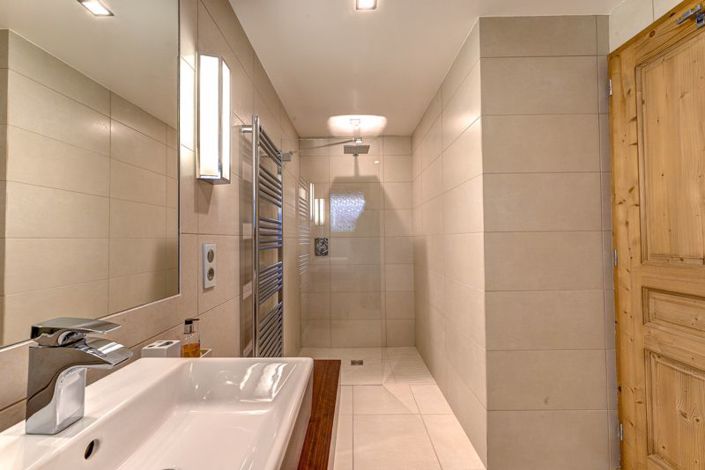 Image No.15-5 Bed Chalet for sale